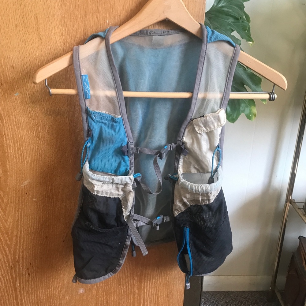 Ultimate Direction Scott Jurek 3.0 Ultra Running Vest - mens medium